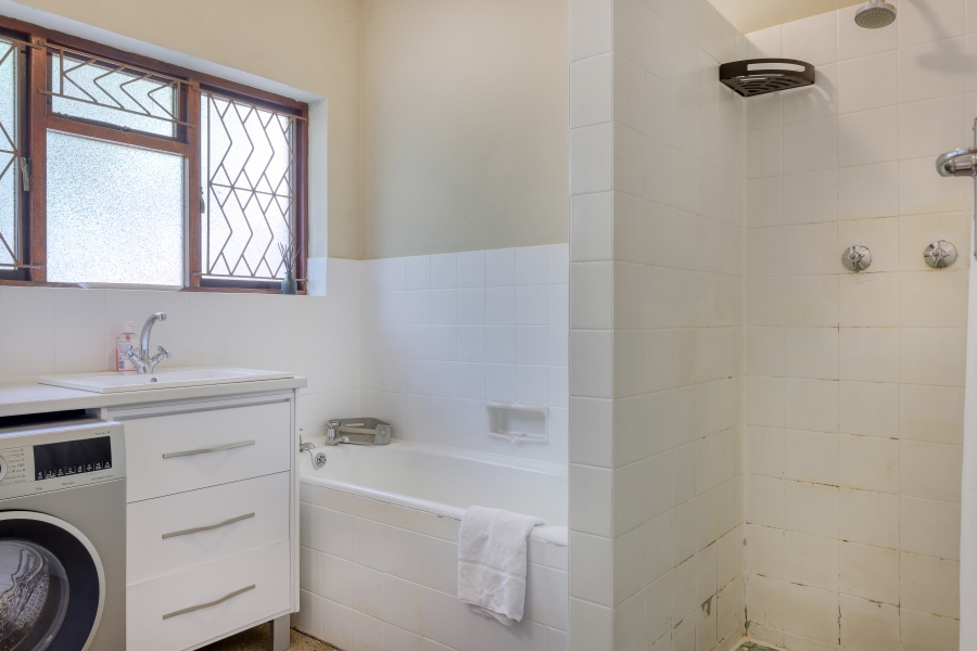 5 Bedroom Property for Sale in Fresnaye Western Cape